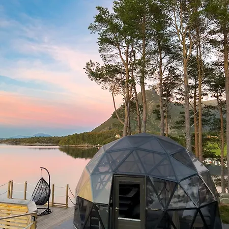 A Little Corner Of Paradise Molde