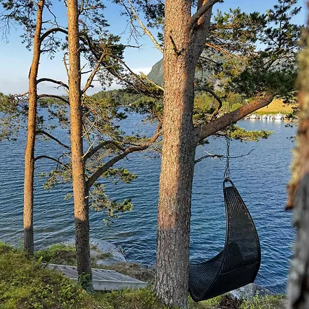 A Little Corner Of Paradise * Molde