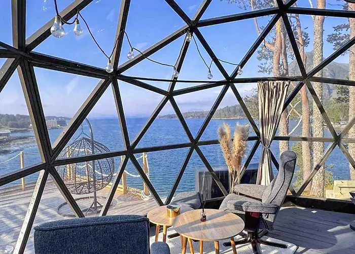 A Little Corner Of Paradise * Molde