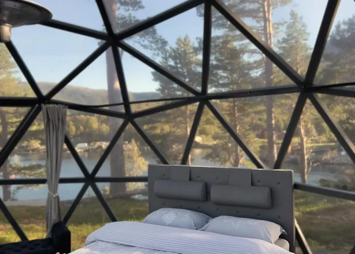 A Little Corner Of Paradise * Molde